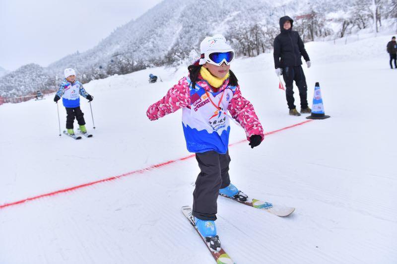 北京奥林匹克公园龙形水系滑雪，体验冬奥之城的冰雪魅力